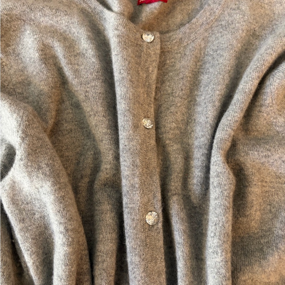 100% Cashmere | Gray Women's Botton-Down Cardigan. - Picture 8 of 13